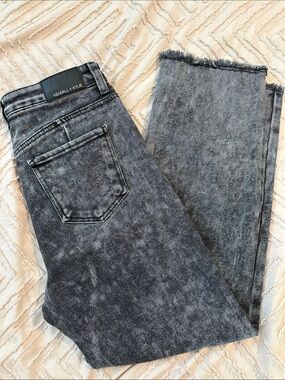 Kendall & Kylie Gray Acid-Wash Straight-Leg Jeans with Raw Hem